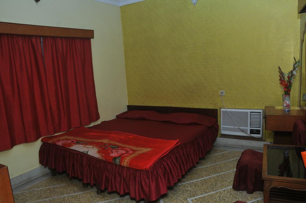 Hotel New White Palace Kolkata