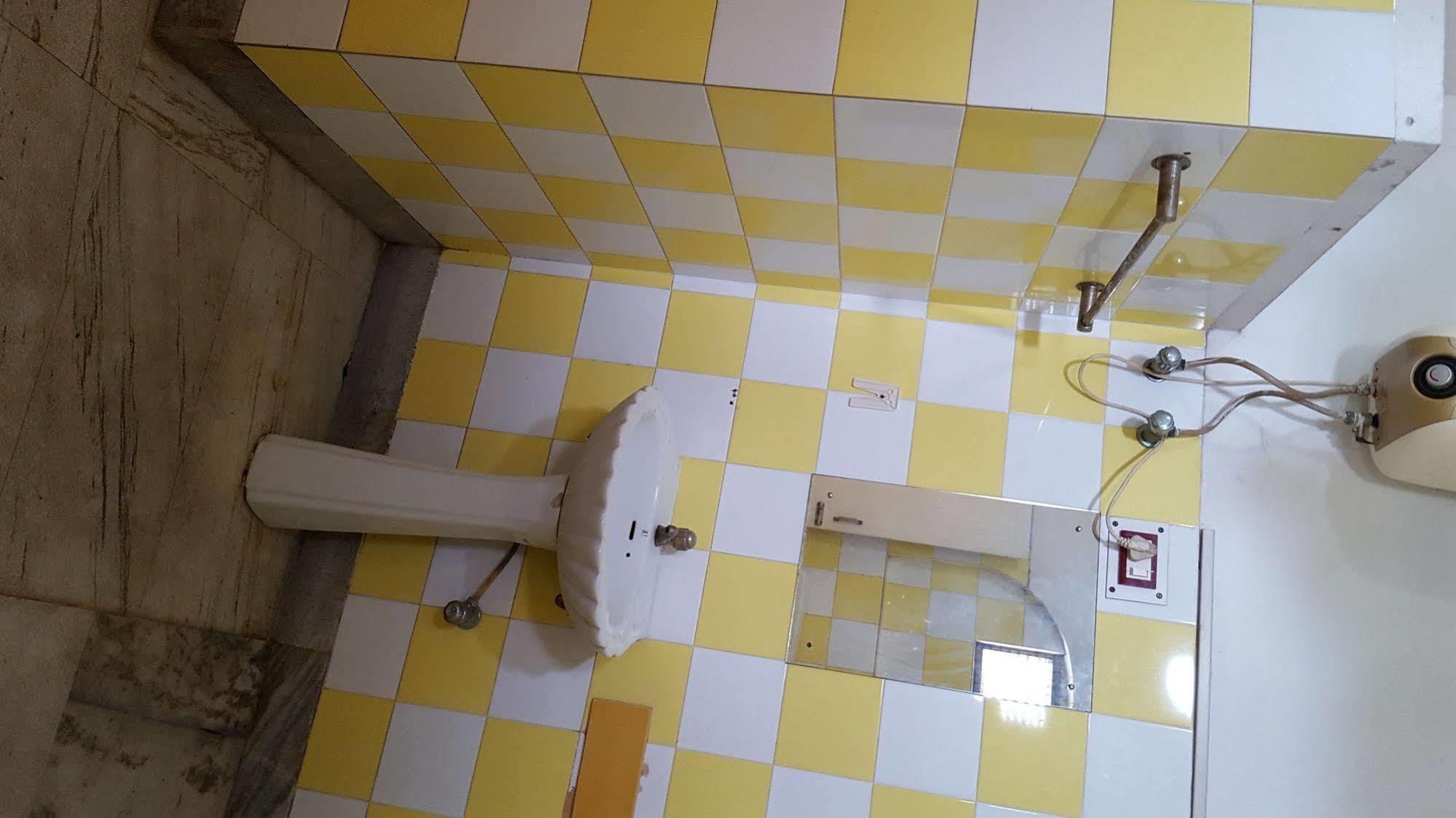 Hotel New White Palace Kolkata