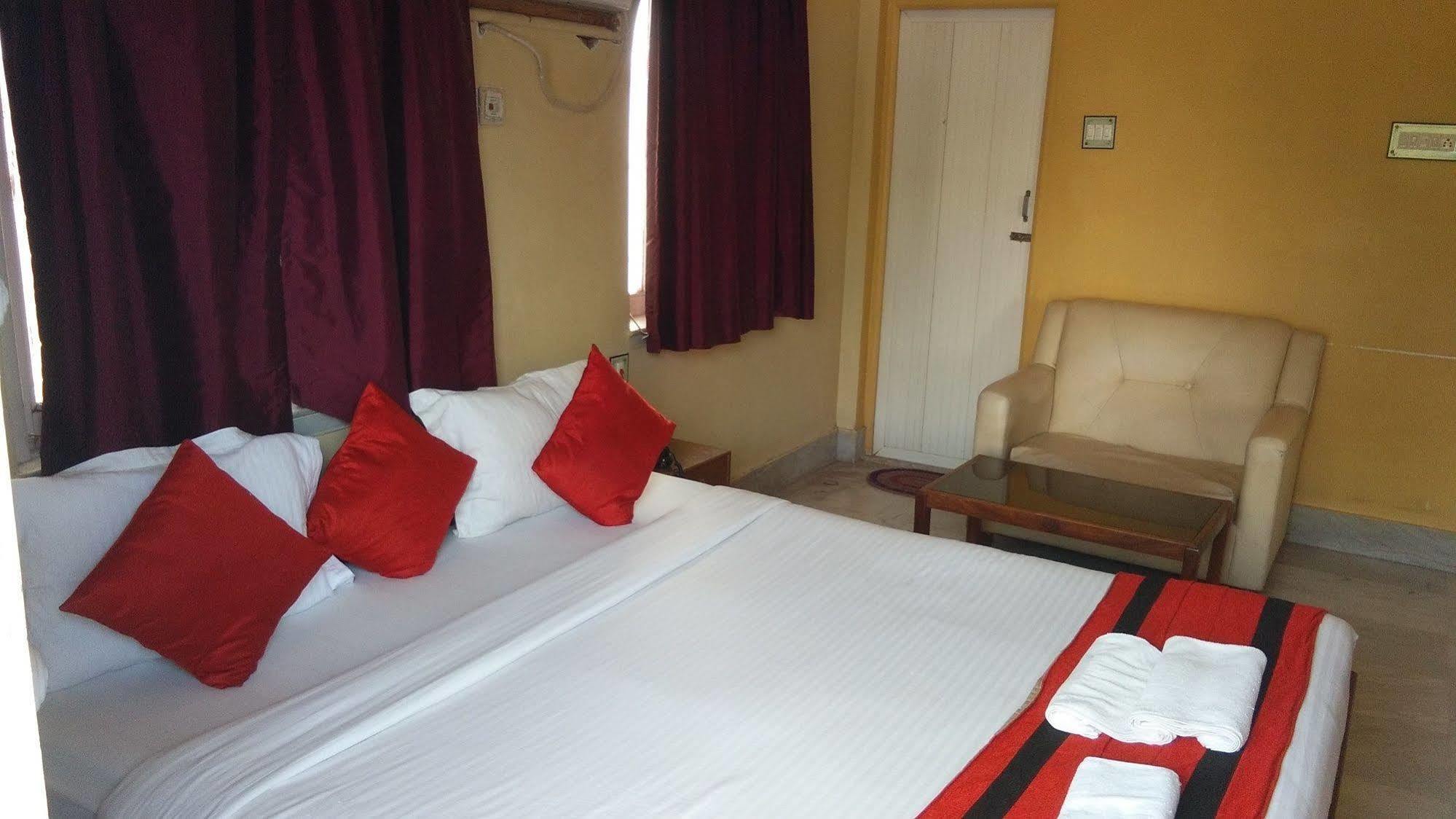 Hotel New White Palace *