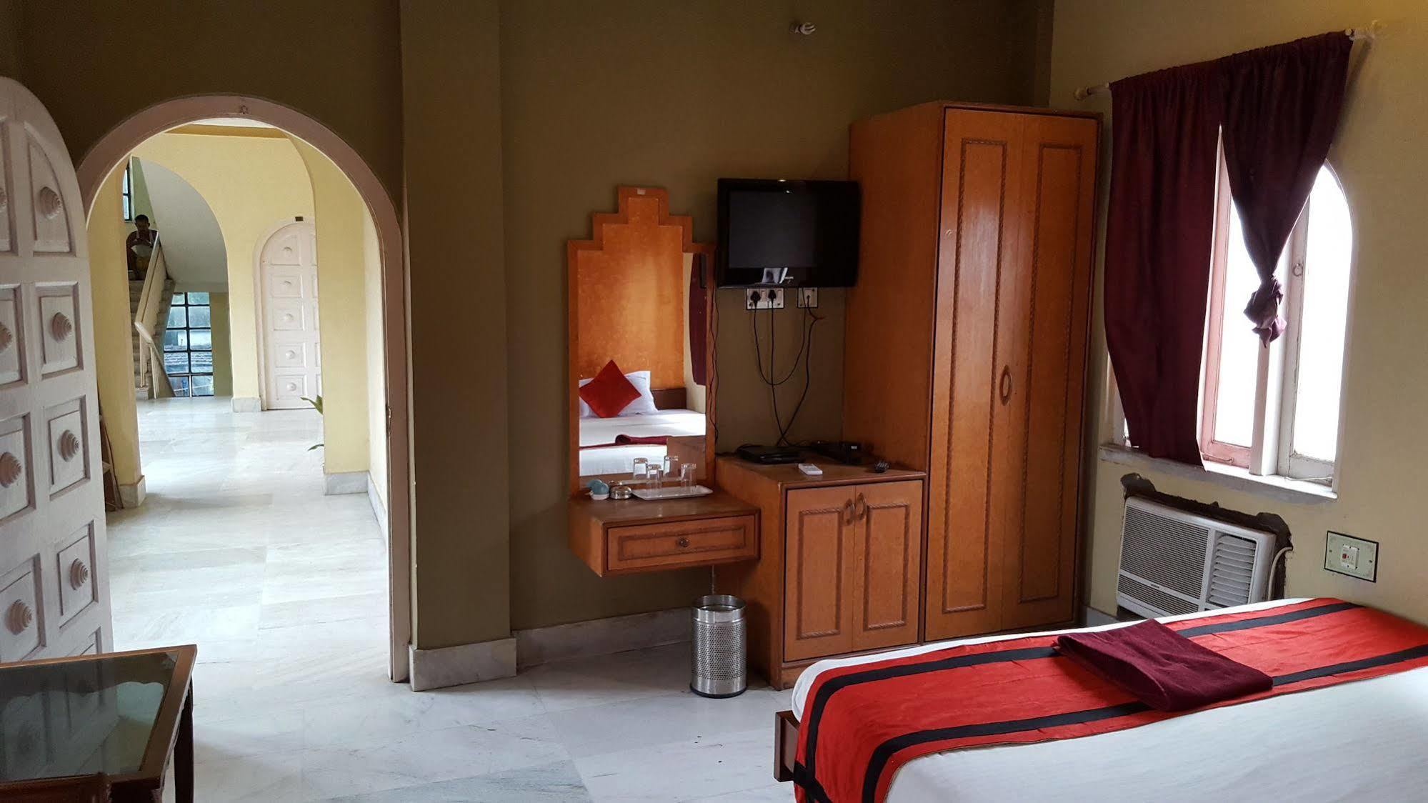Hotel New White Palace
